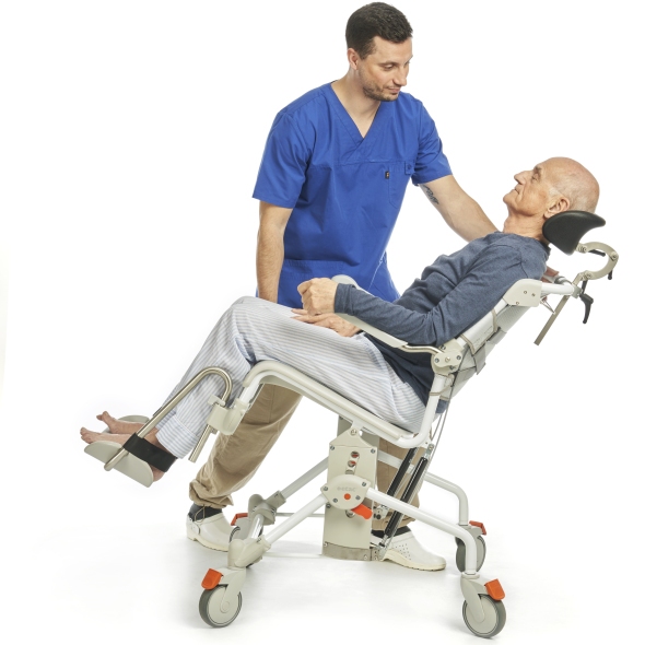 Etac Swift Mobile Tilt 2 wózek inwalidzki z manualną regulacją kąta nachylenia oraz funkcją toalety do 160 kg z regulacją wysokości siedziska