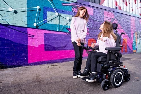 QUICKIE Q300 M Mini Teens Wózek elektryczny z napędem na środkowe koła