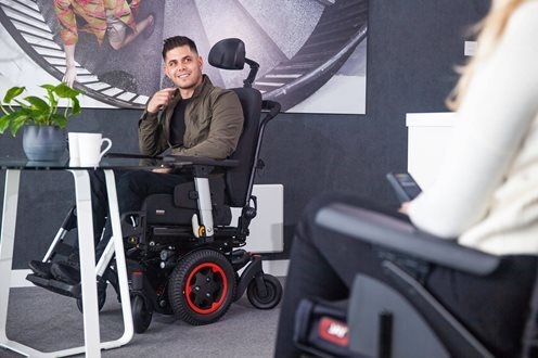 QUICKIE Q300 M Mini SEDEO LITE Wózek elektryczny z napędem na środkowe koła