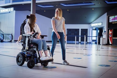 QUICKIE Q300 R Wózek elektryczny z napędem na tylne koła